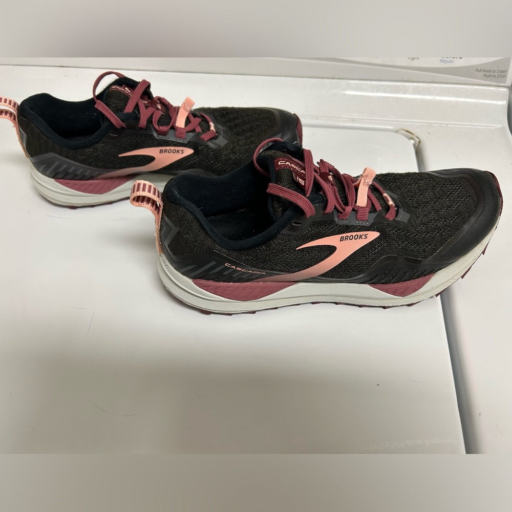 Brooks Cascadia 15 Trail Shoes size 7